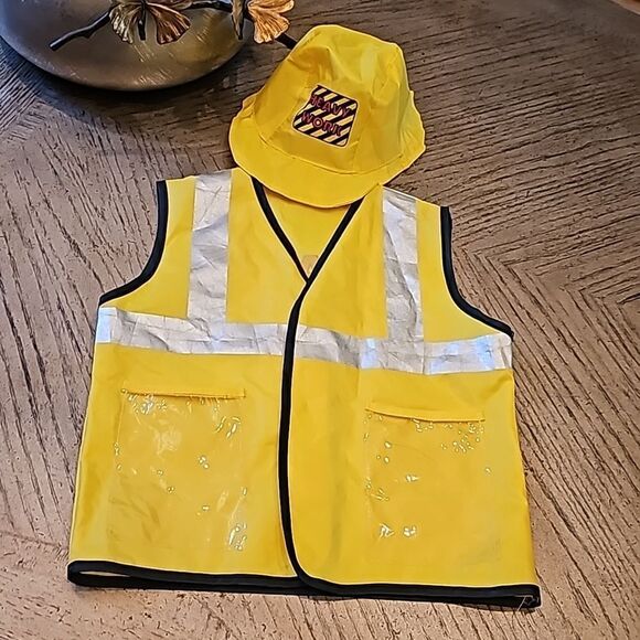 Kids construction worker vest and hat - Picture 9 of 9